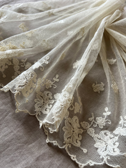 チュール刺繍レース端布