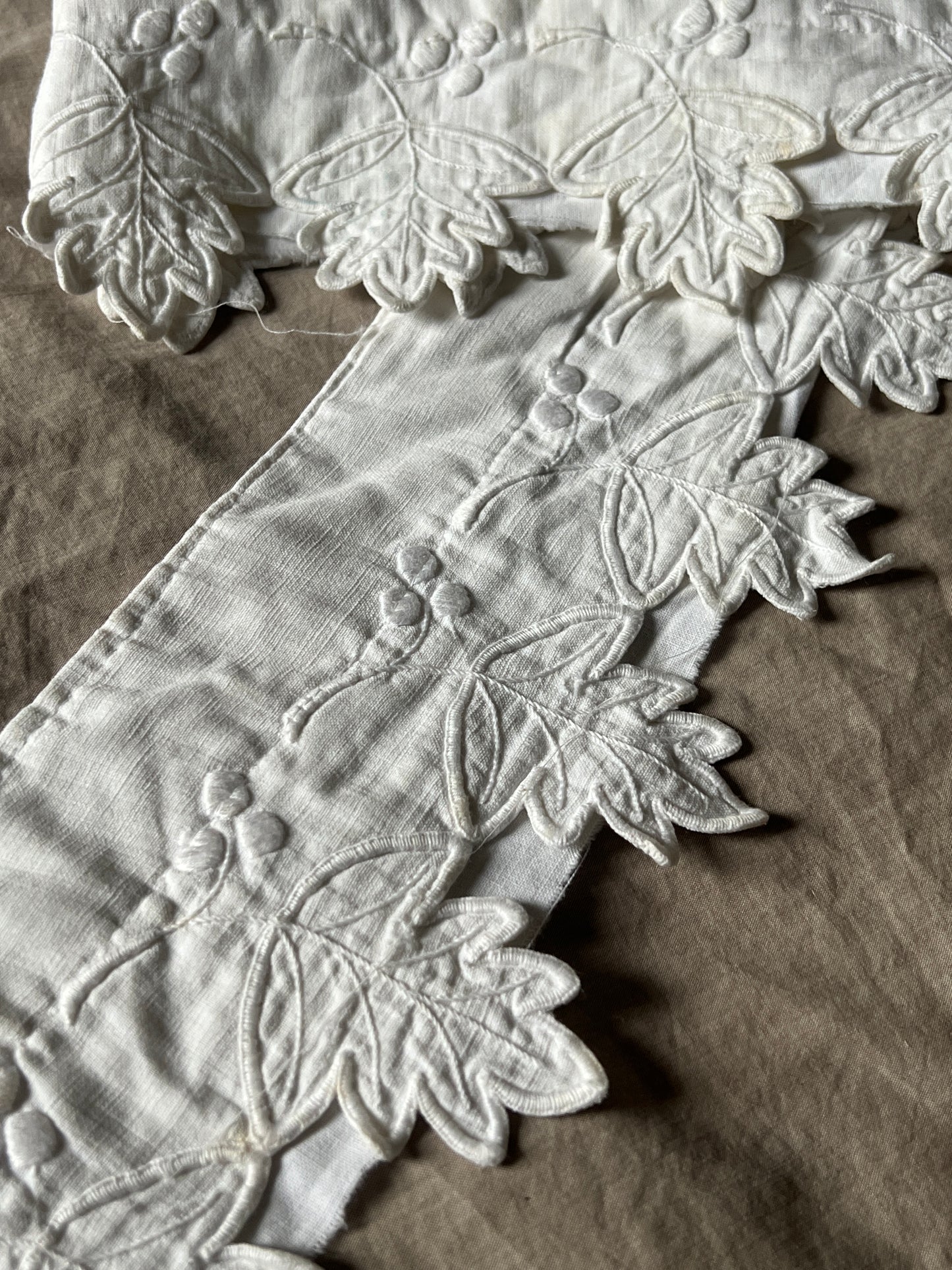 白刺繍トリム