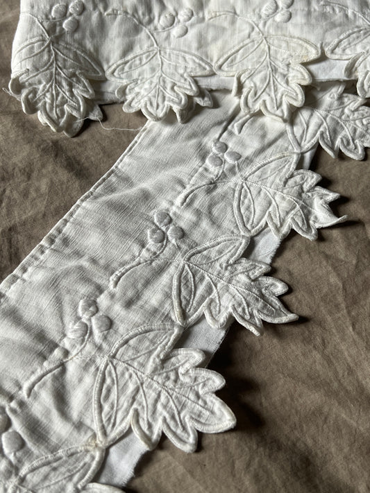 白刺繍トリム