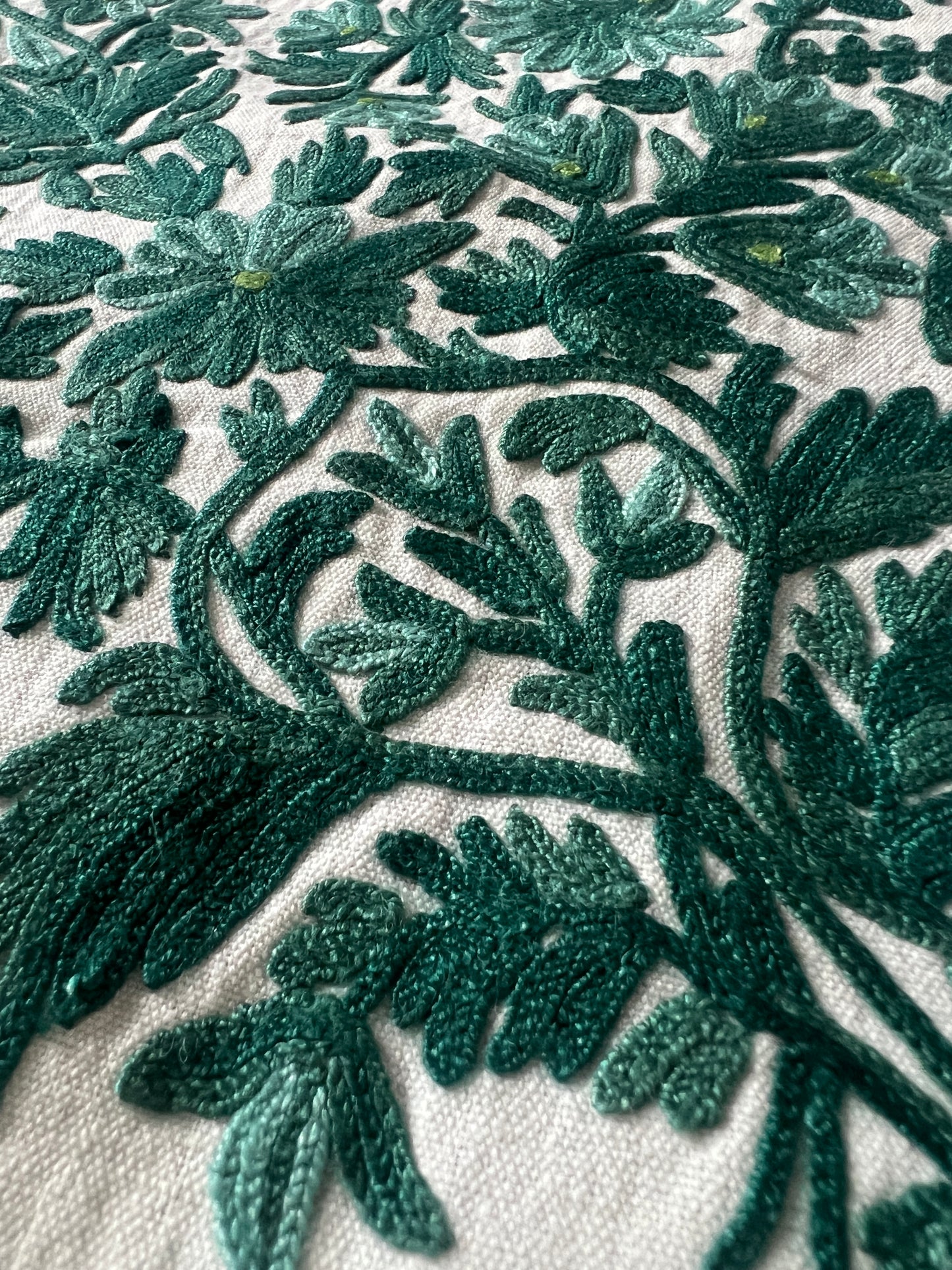 ★コルネリー刺繍の大判クロス