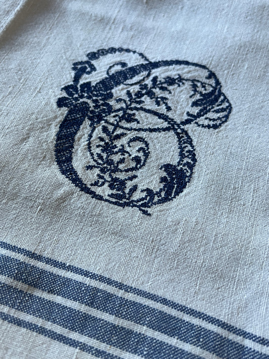 モノグラム刺繍入りリネントルション