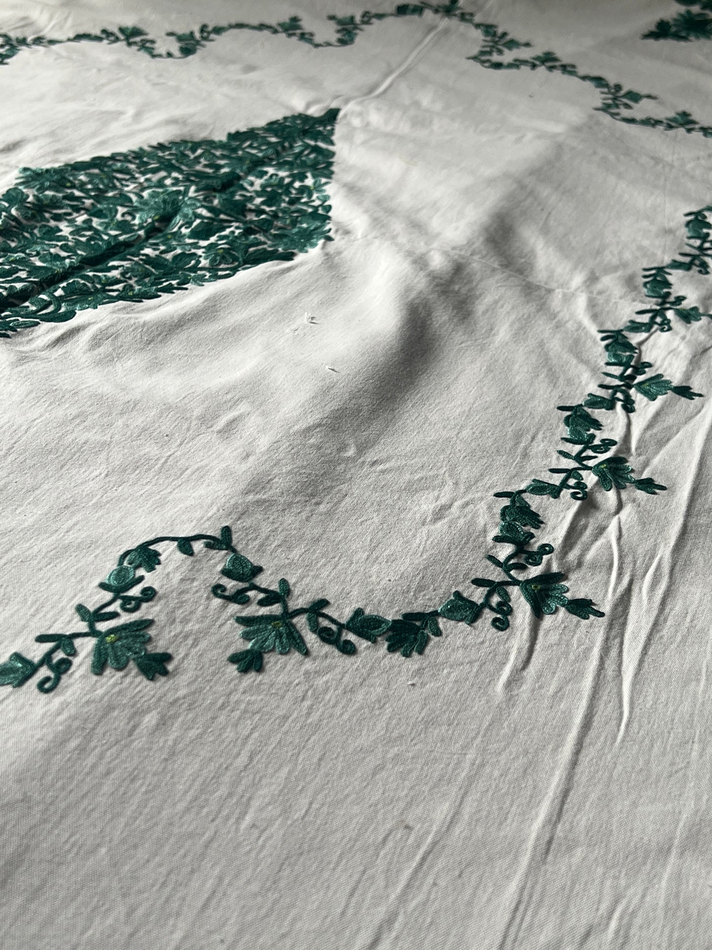 ★コルネリー刺繍の大判クロス