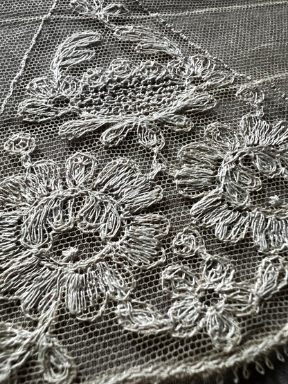 チュール刺繍レース