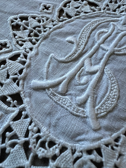 モノグラム刺繍リネン