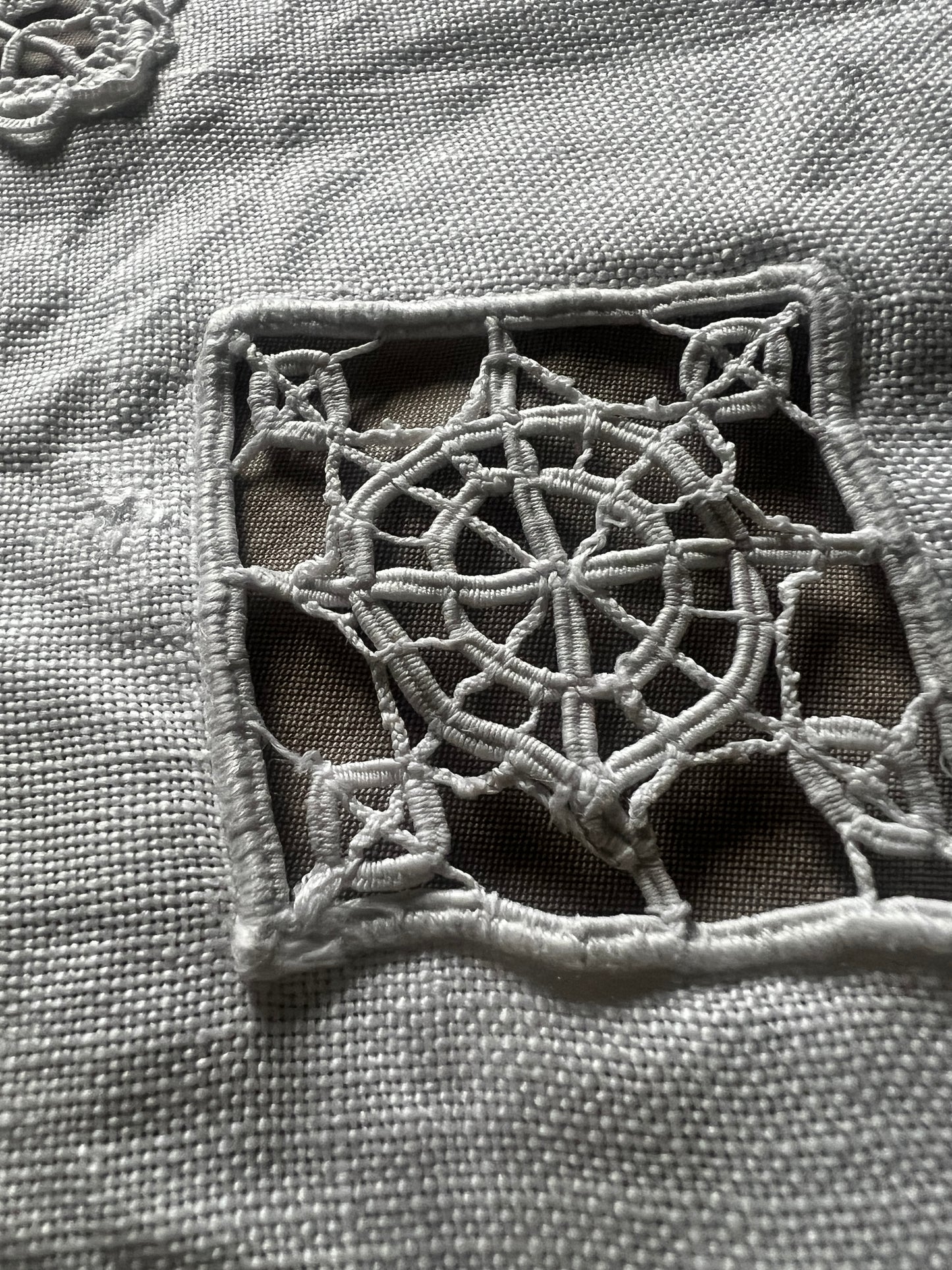 レースモチーフ円形クロス