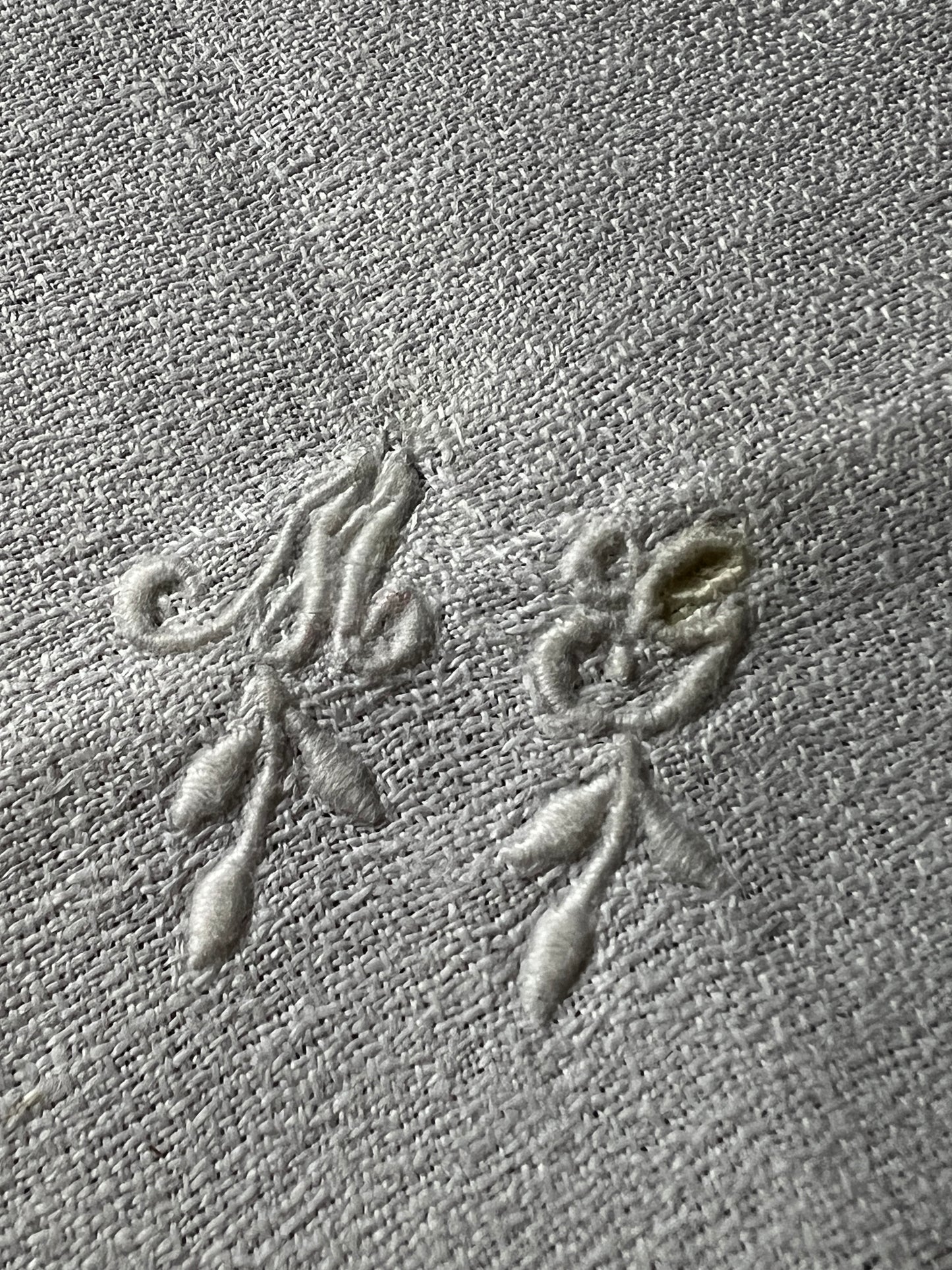 モノグラム刺繍楕円クロス
