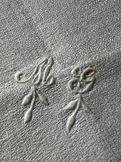 モノグラム刺繍楕円クロス