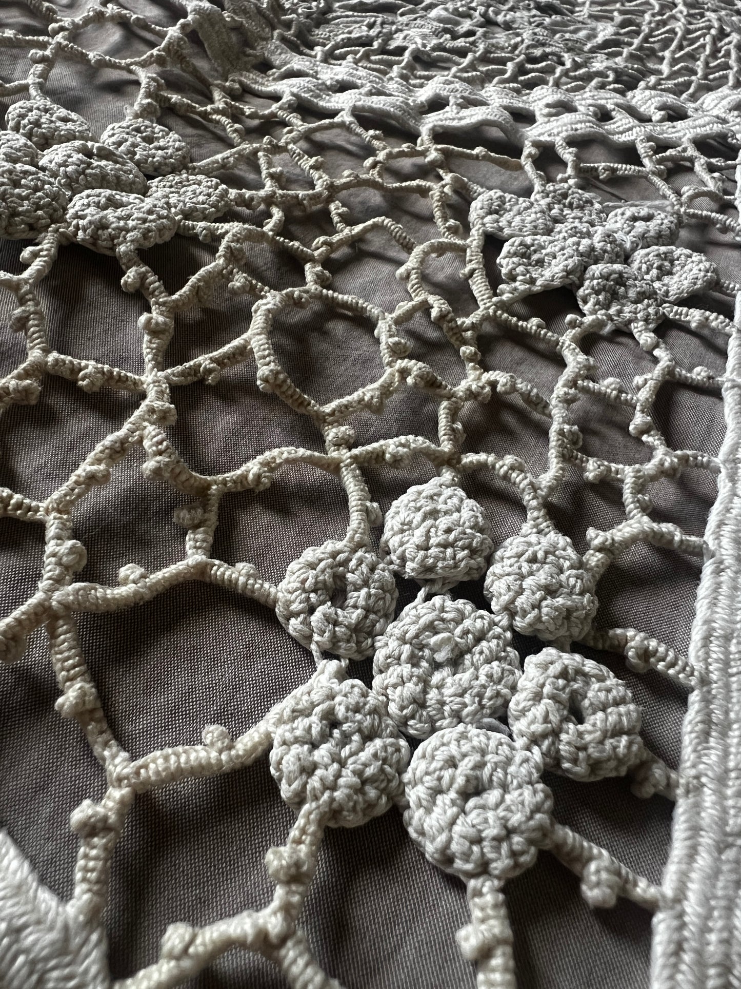 レースと刺繍の飾り布