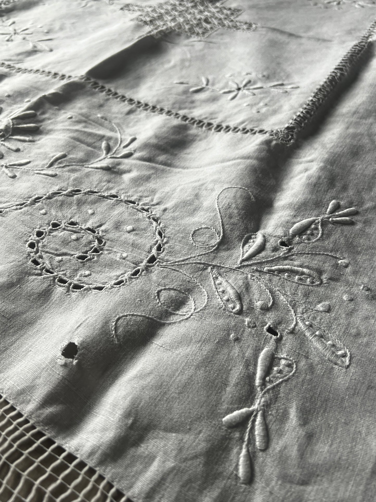 白刺繍大判クロス(ダメージ)