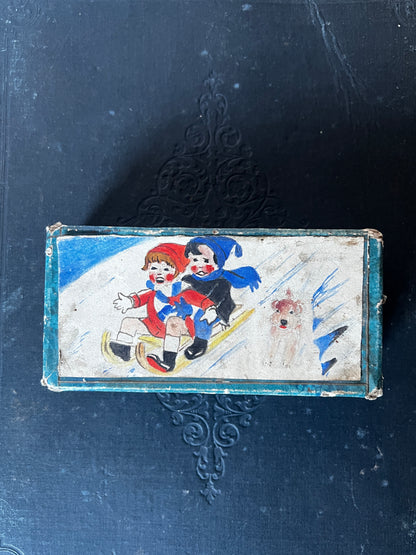 紙箱入りおもちゃ