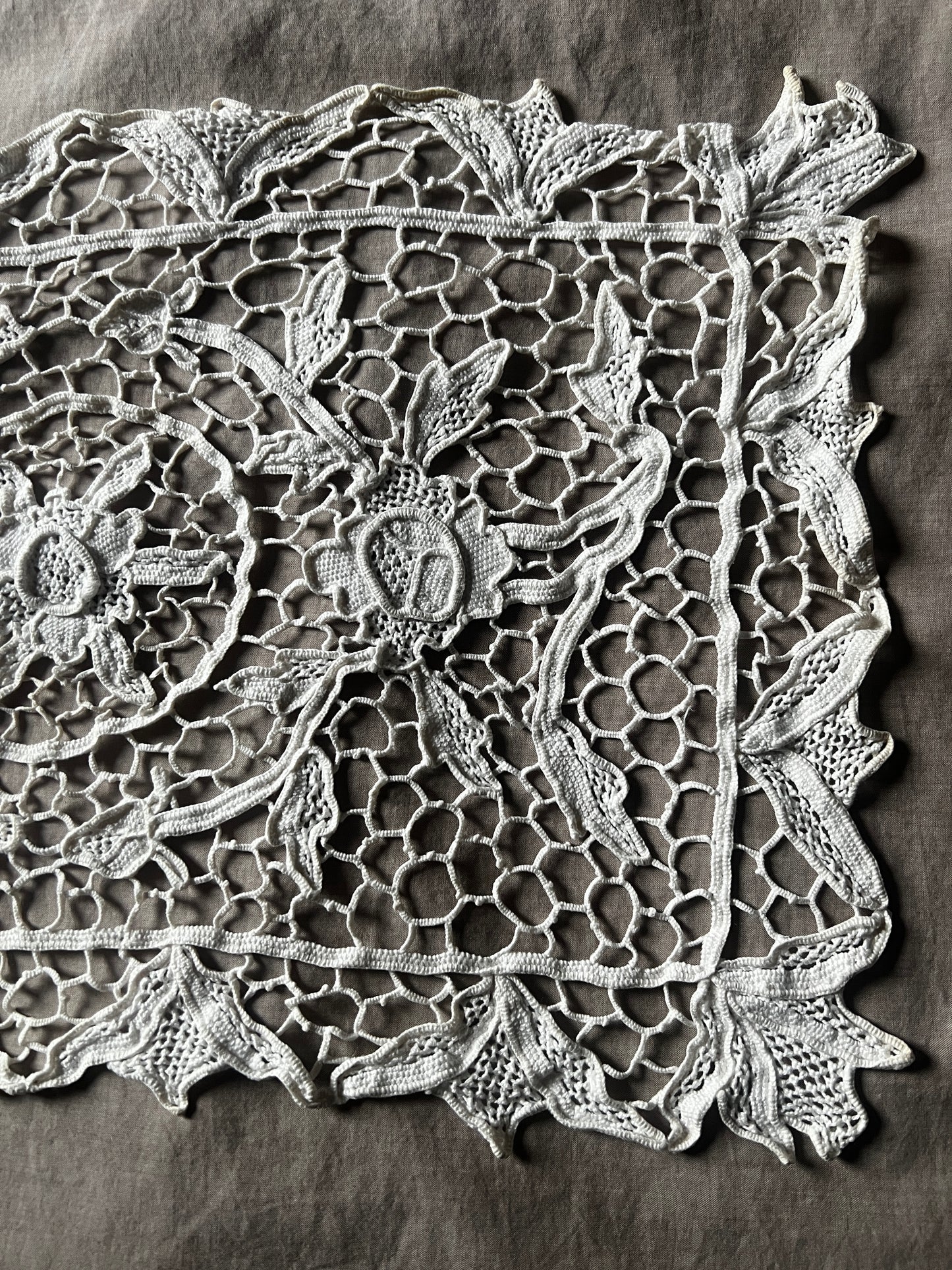 ニードルレースクロス