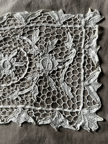 ニードルレースクロス