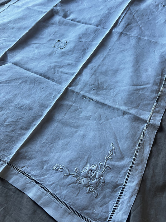 白刺繍のクロス