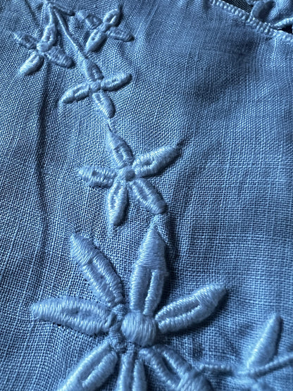 レースと刺繍のクロス