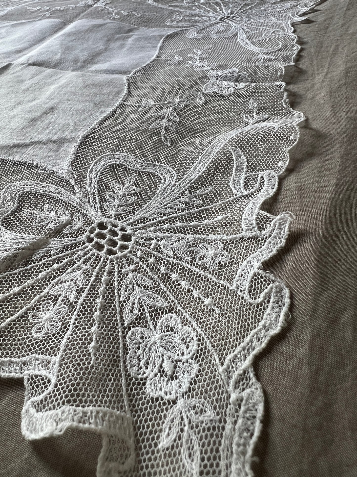 チュール刺繍レースハンカチ