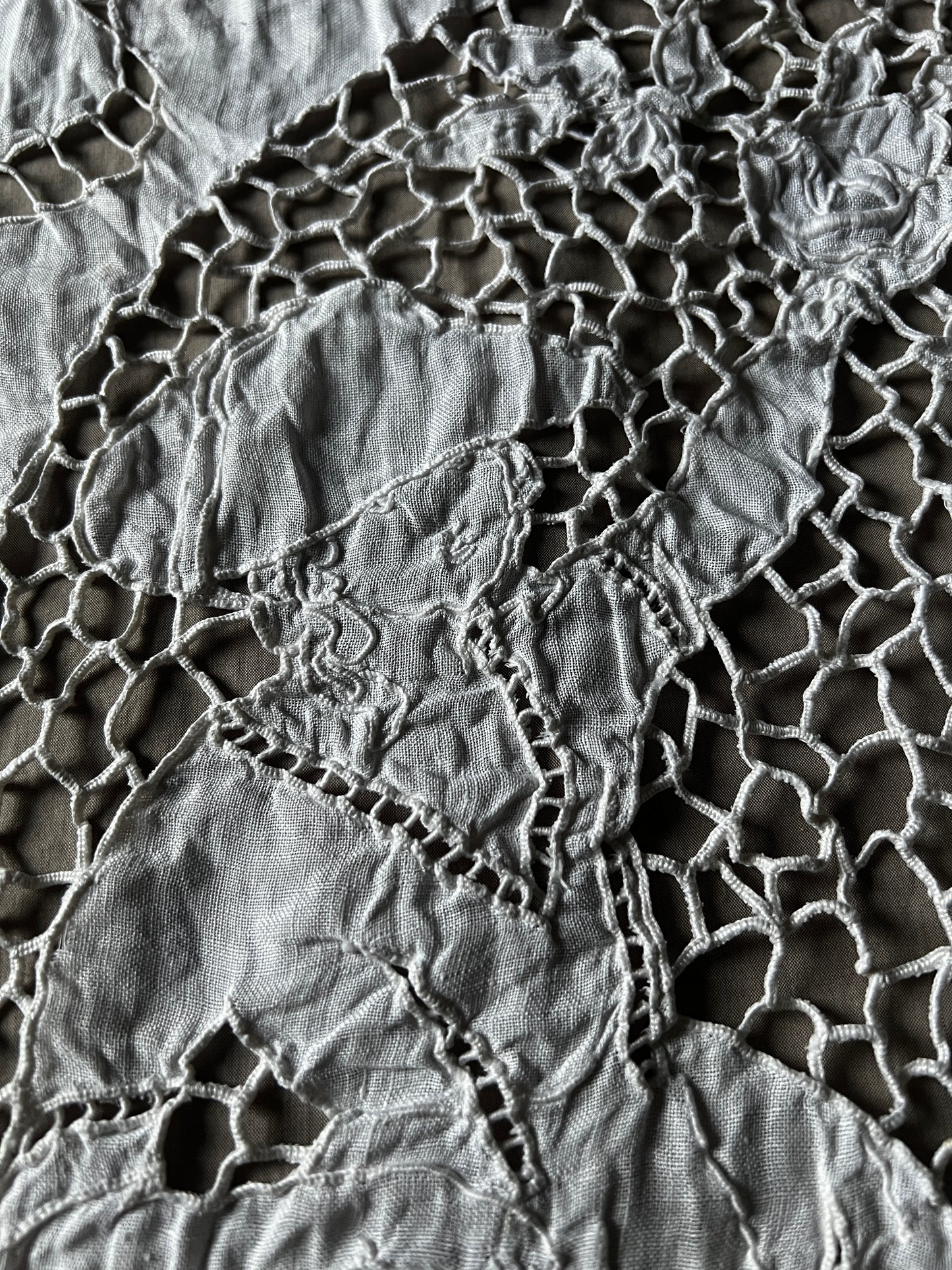 カットワークピクチャー刺繍端布