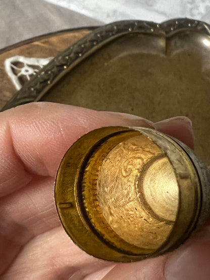 メタルケースの裁縫セット