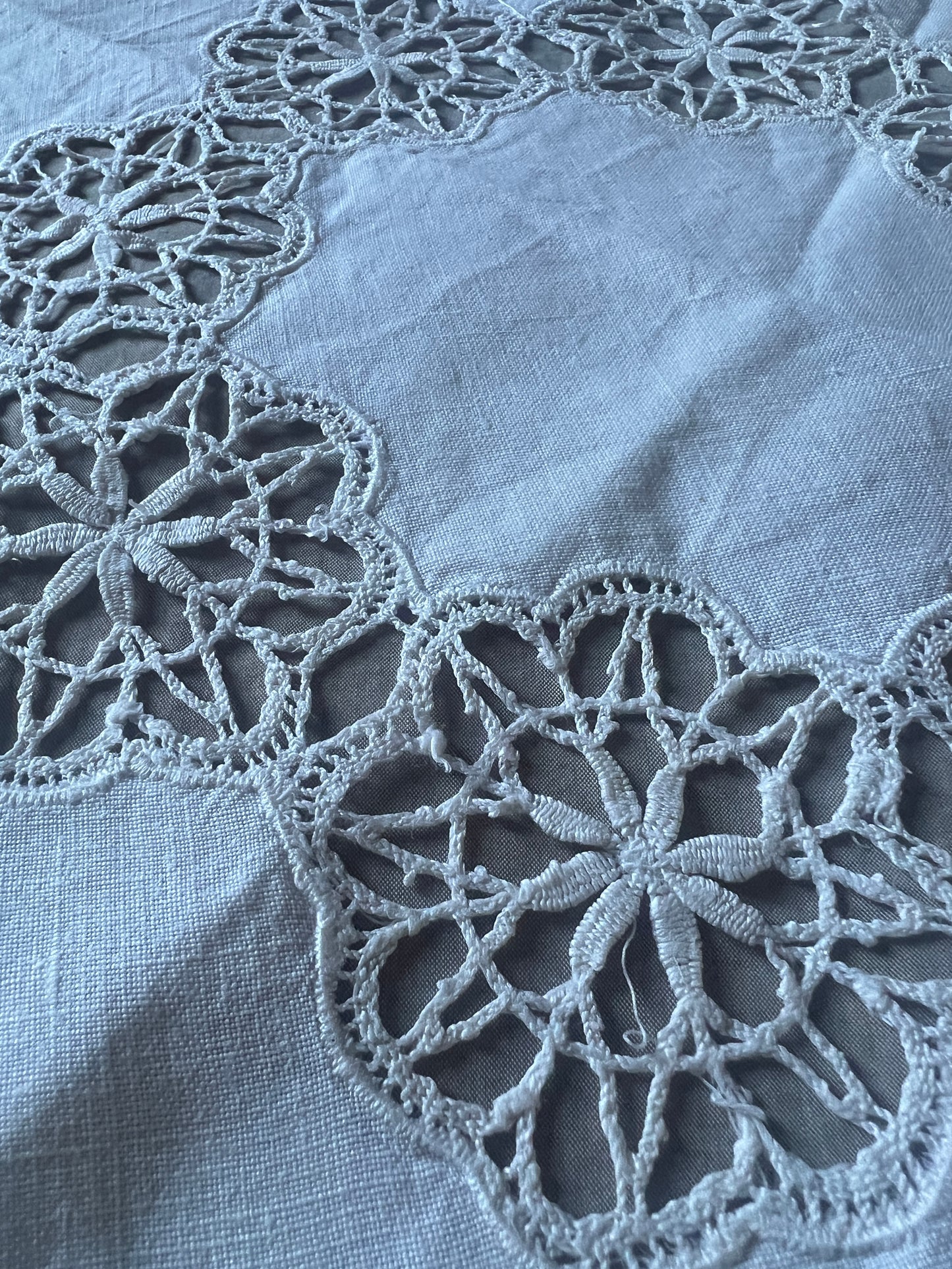 ★ボビンレースの円形クロス