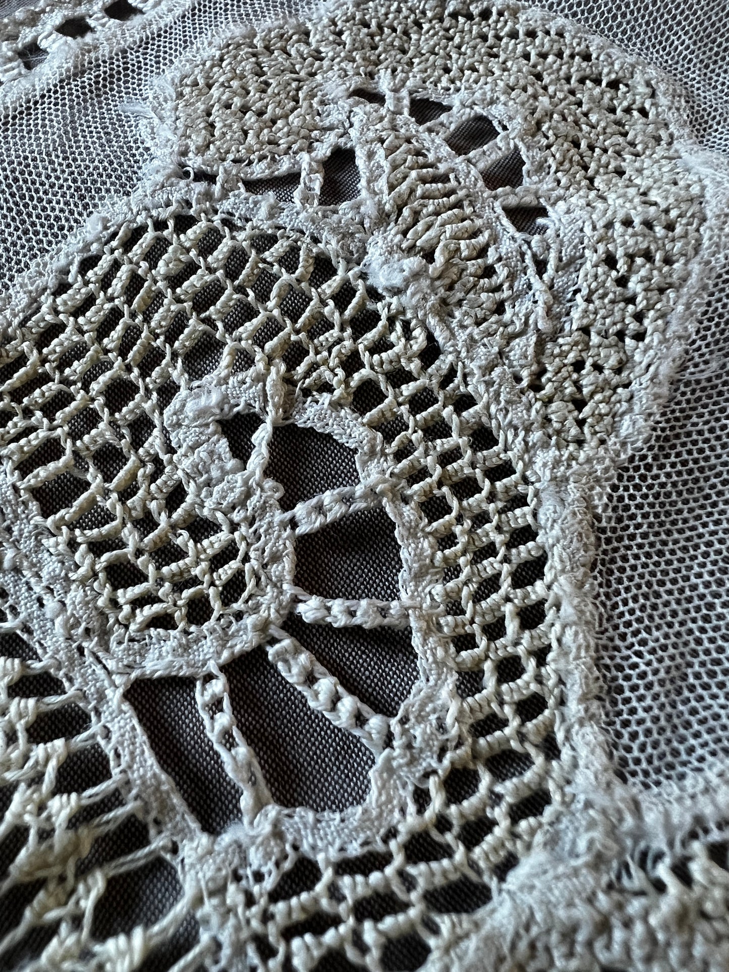 ★アンティークレースの胸元飾り