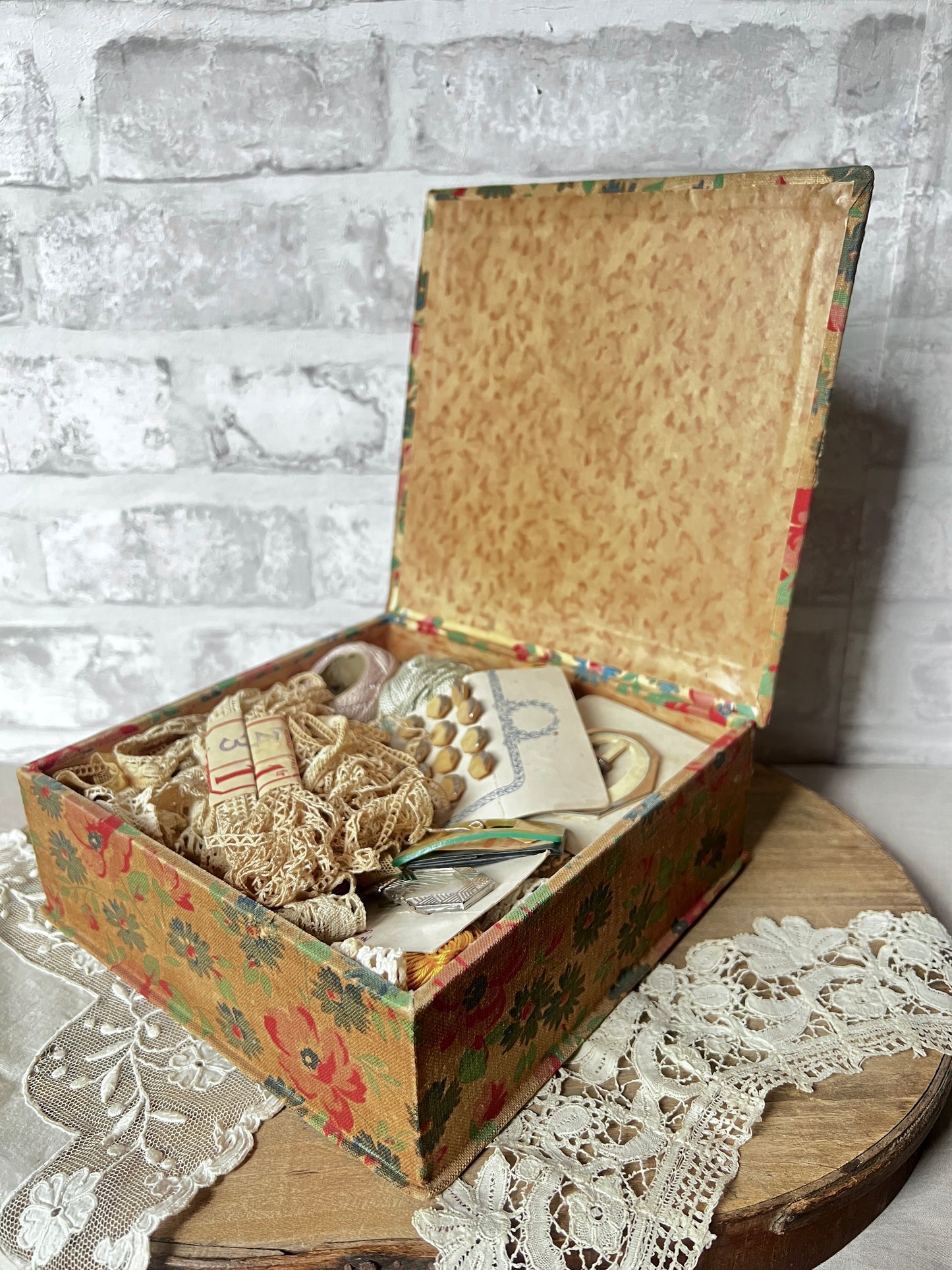 レース入りカルトナージュ箱