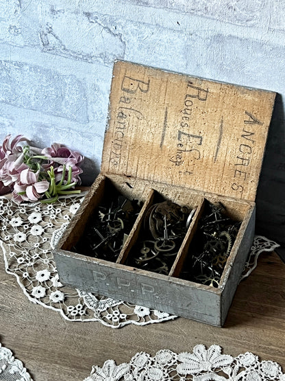 ★歯車部品入り木箱 【B】