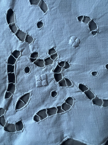 ★カットワーク刺繍クロス