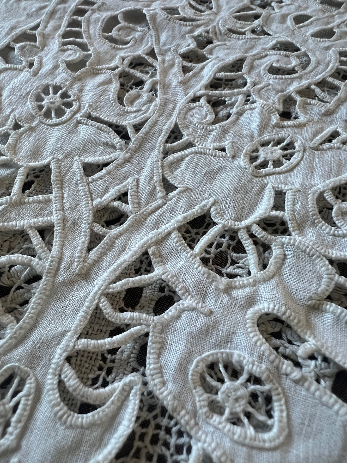 レースと刺繍の飾り布