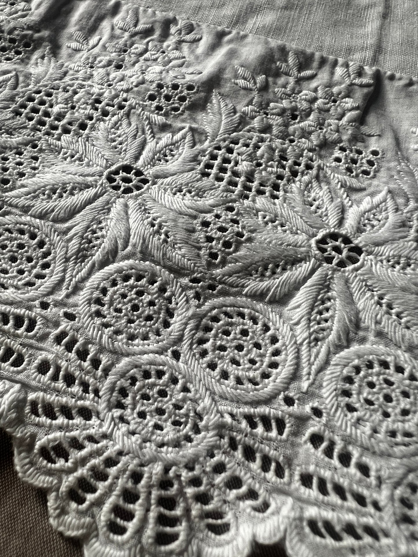 刺繍レースの飾り布