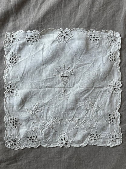 白刺繍のクロス(聖杯)