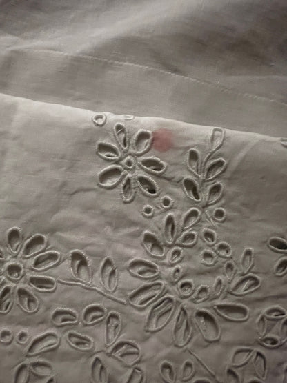 刺繍レースの飾り布