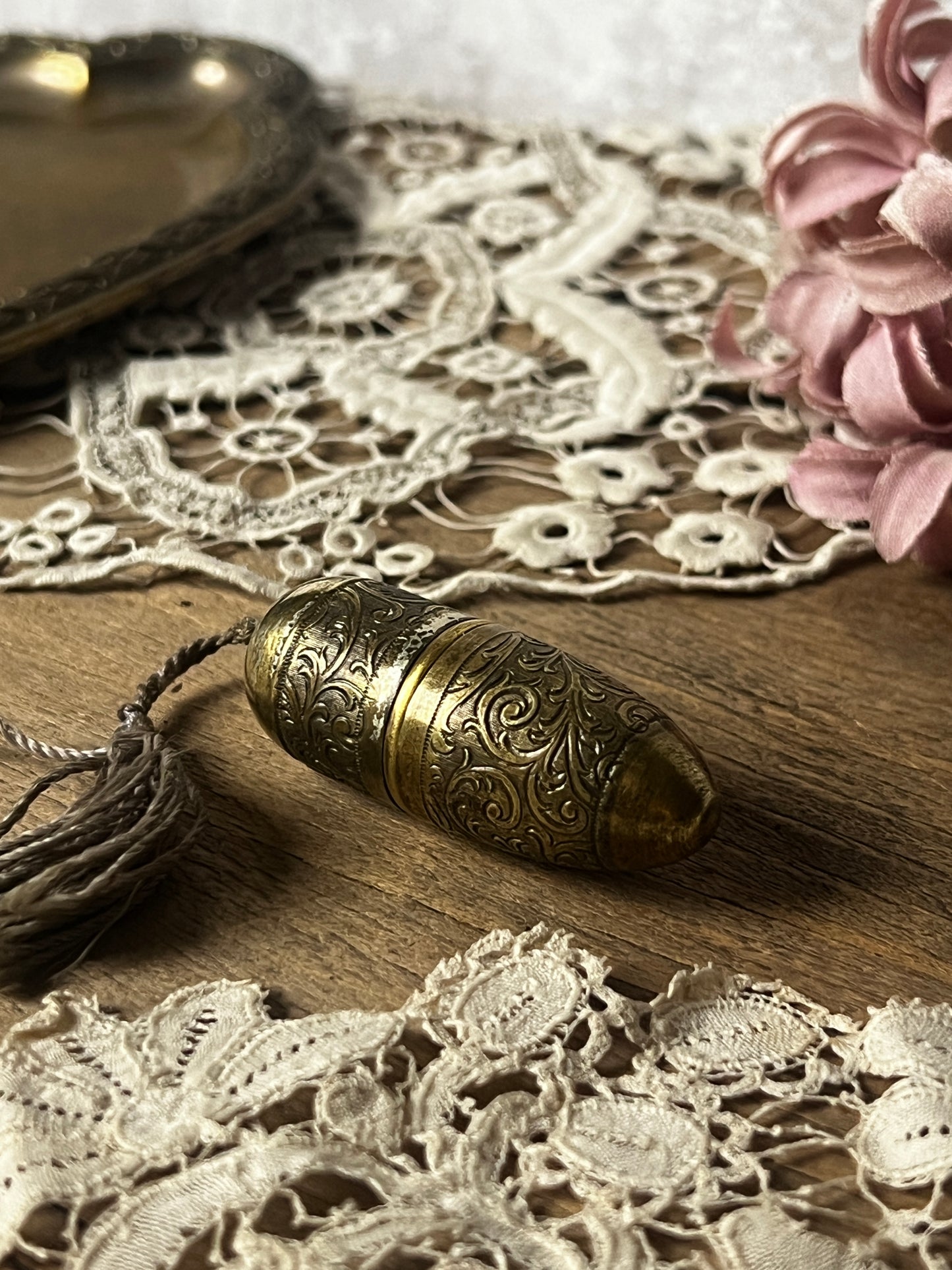 メタルケースの裁縫セット