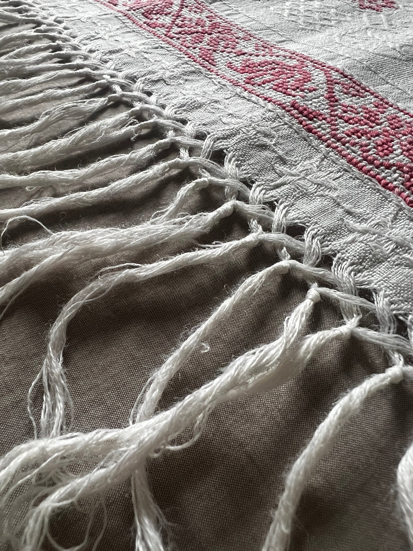 赤糸刺繍テーブルセンター