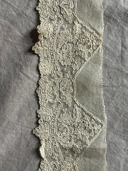 チュール刺繍レース
