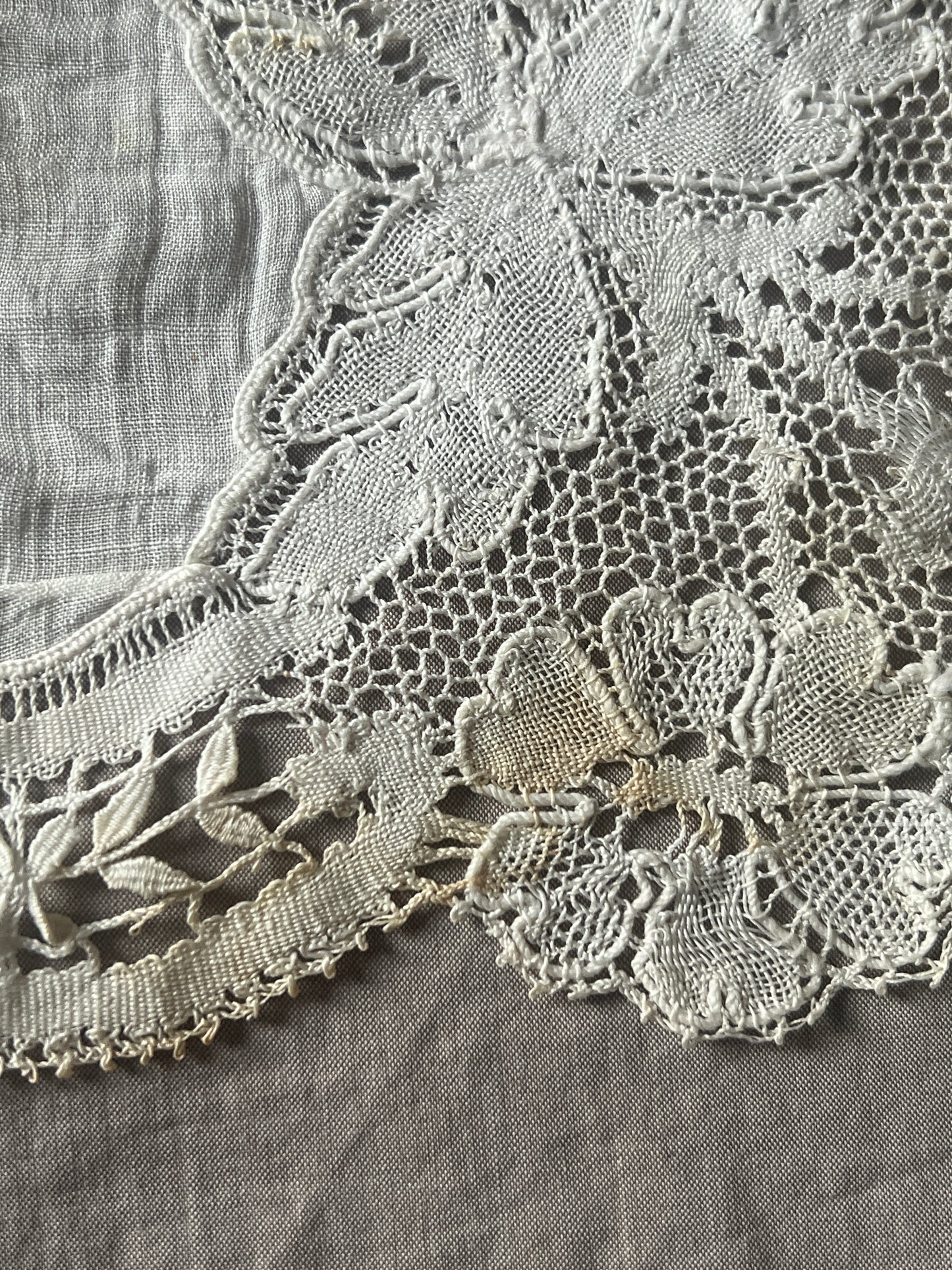 ボビンレースのハンカチ