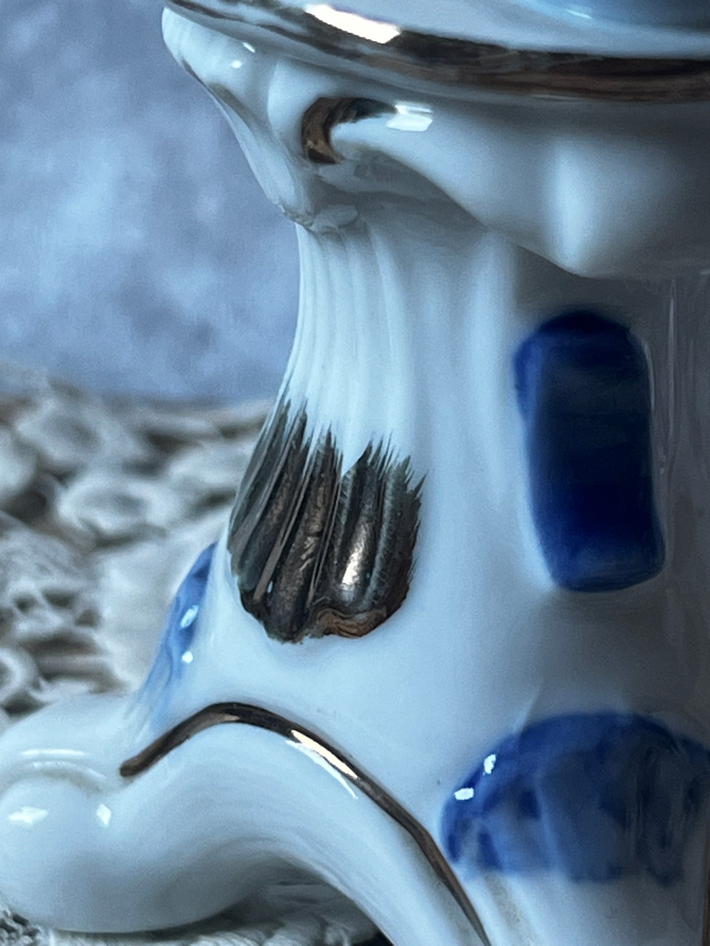 ★磁器製ミニチュアテーブル