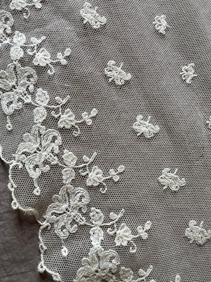 チュール刺繍レース端布