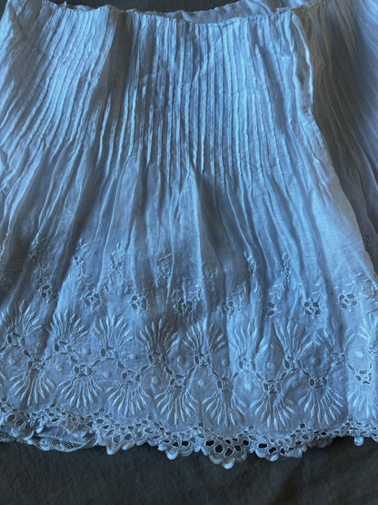 白刺繍ドレス裾飾り