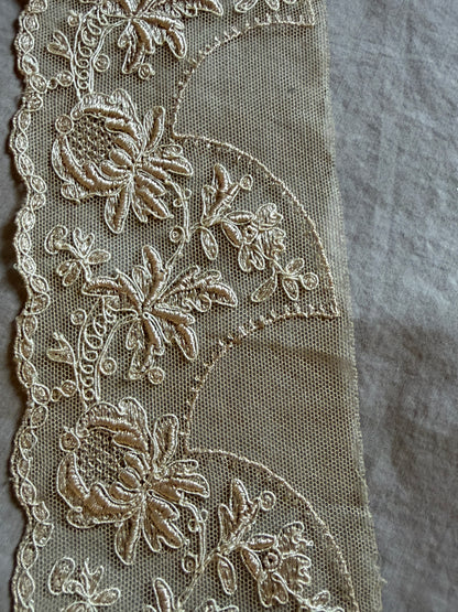 チュール刺繍レース