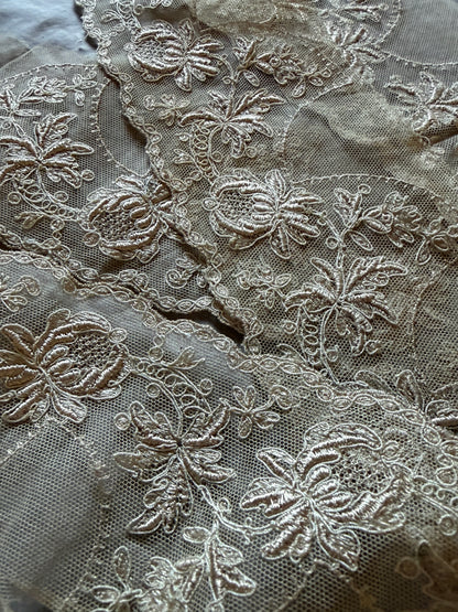 チュール刺繍レース