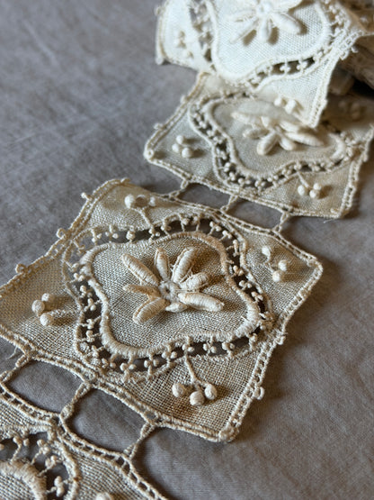 刺繍リネンモチーフ