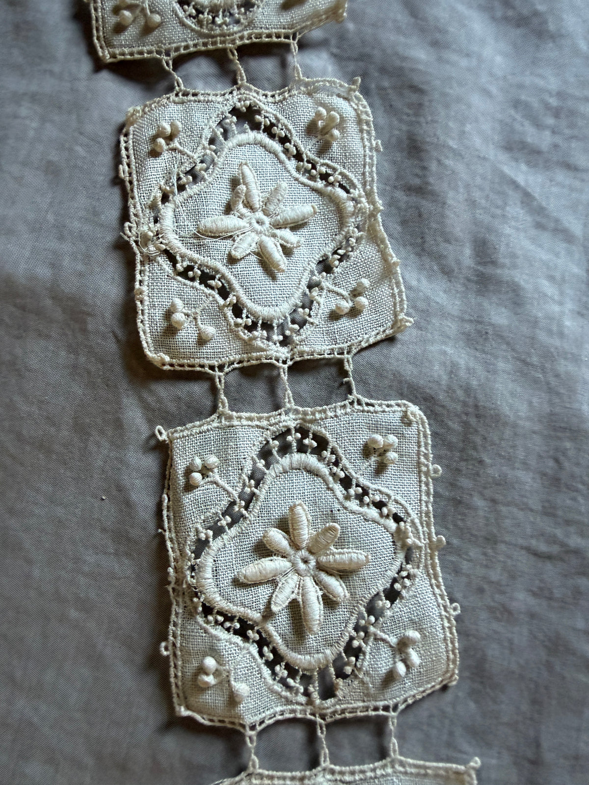 刺繍リネンモチーフ