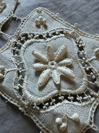 刺繍リネンモチーフ