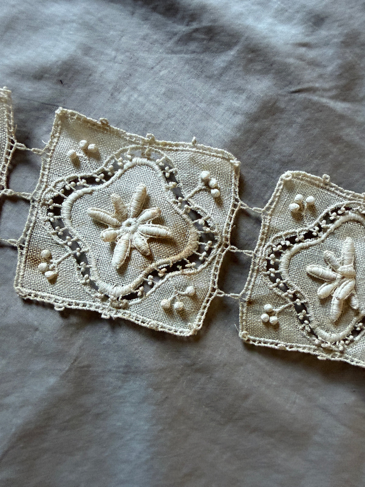 刺繍リネンモチーフ