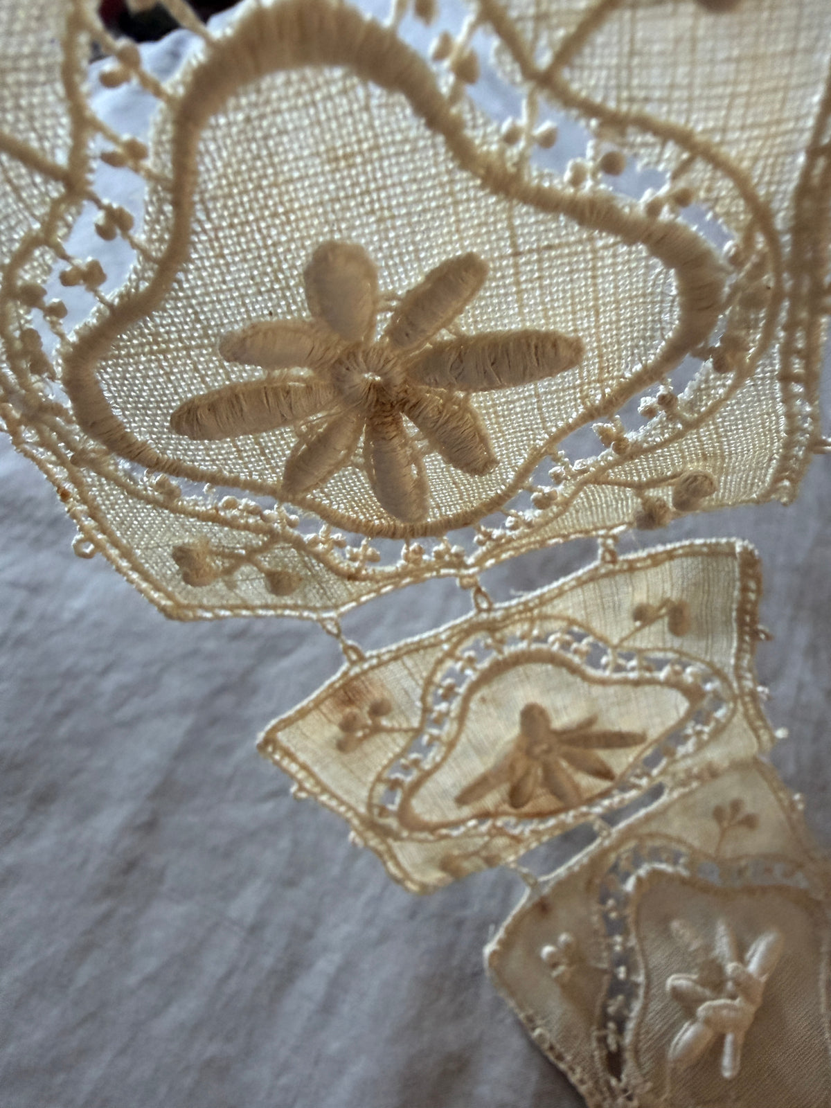 刺繍リネンモチーフ
