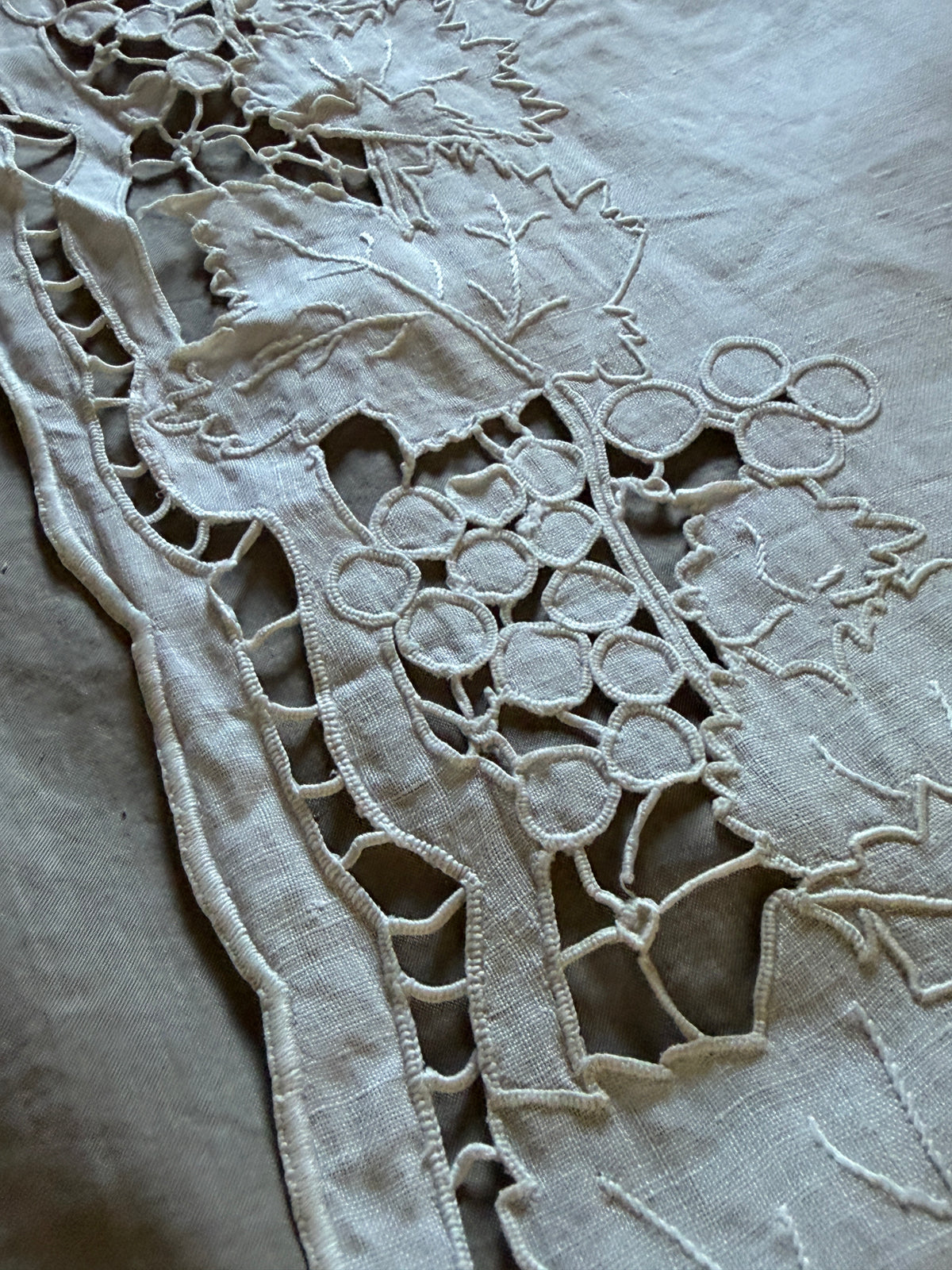 カットワーク刺繍棚飾りリネン