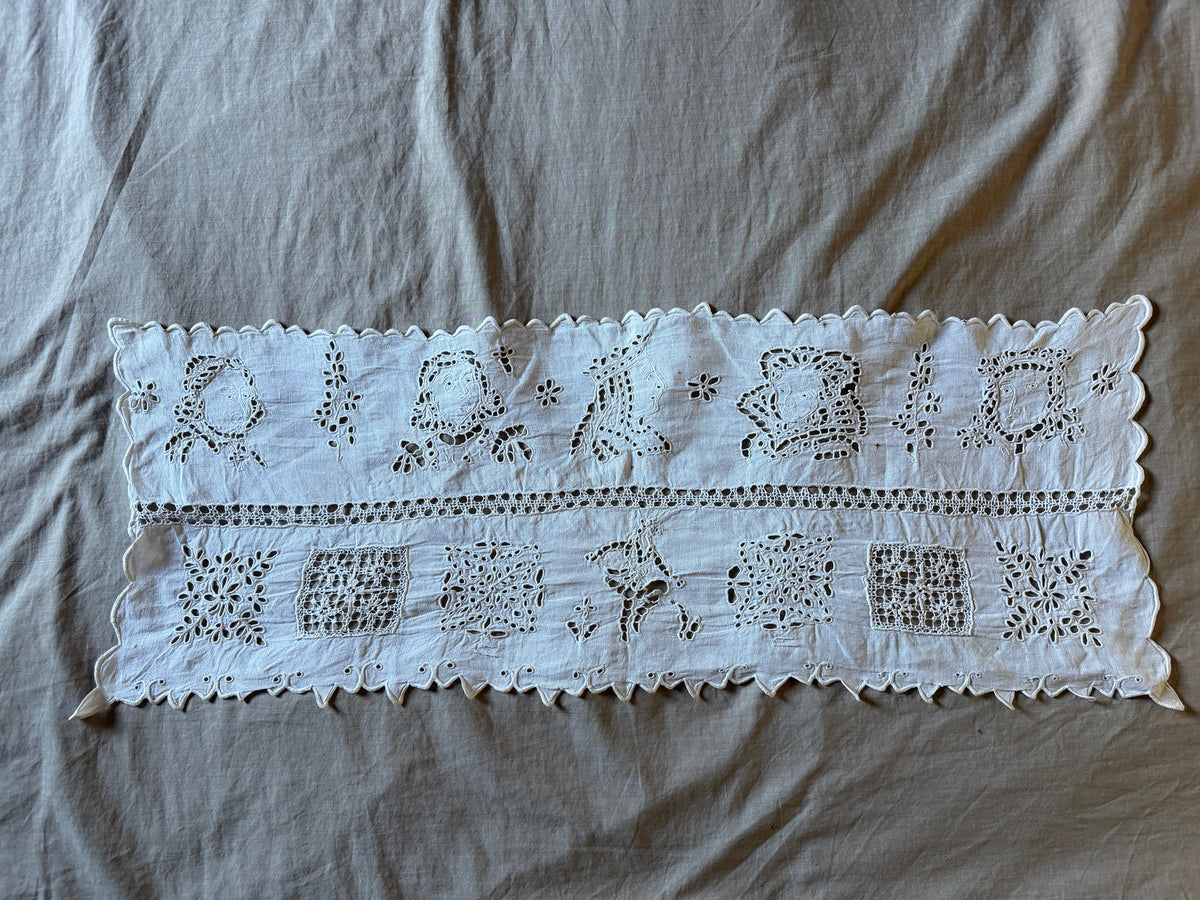 カットワーク刺繍リネンクロス