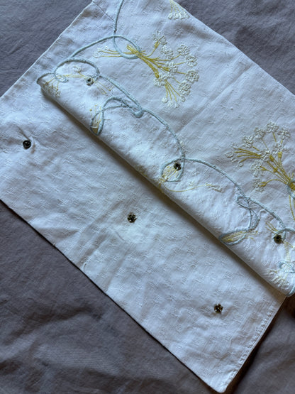 刺繍のランジェリーサック