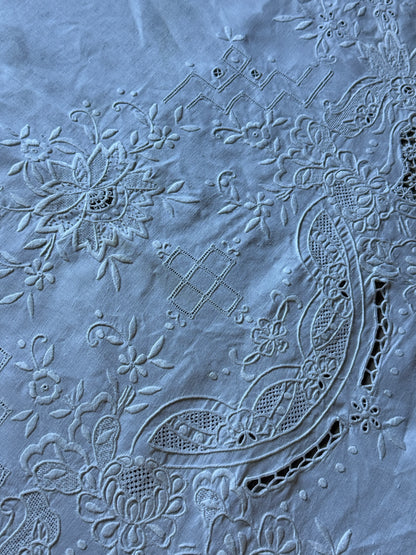 白刺繍円形クロス