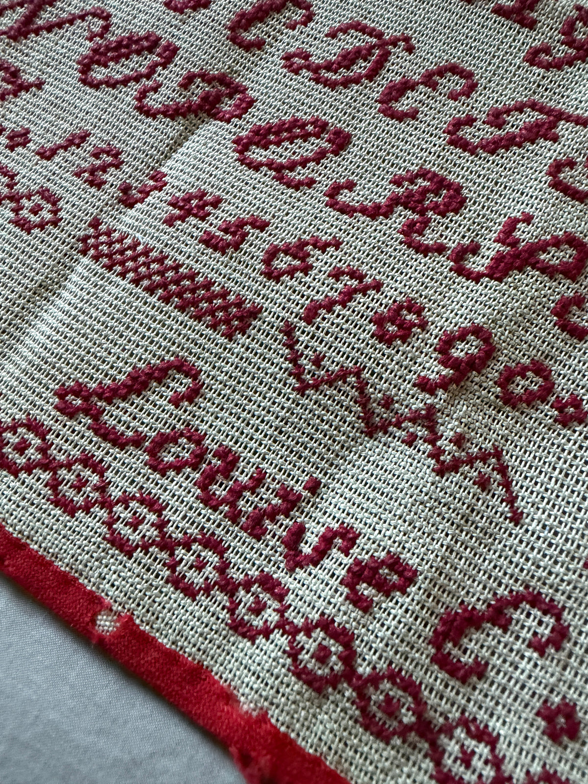 赤糸刺繍サンプラー(1885)