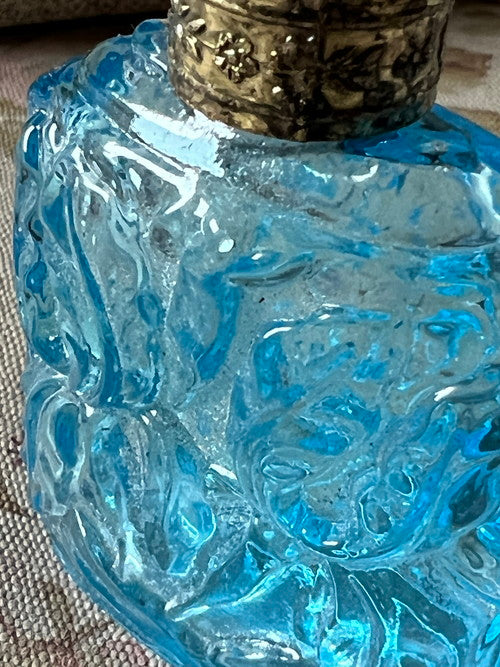 ガラスの香水瓶(ライトブルークリア)